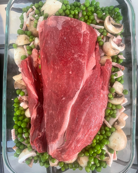 Filet Mignon Roast with Mushrooms, Potatoes & Peas – A Classic Made Easy